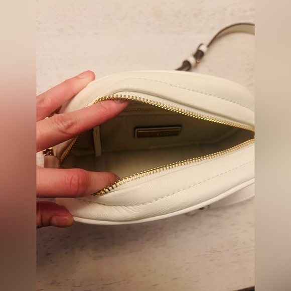 Tory Burch Kira Chevron Camera Bag, very good condition - Picture 10 of 11